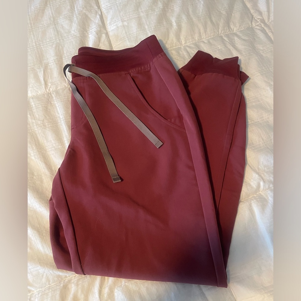FIGS Zamora scrub joggers